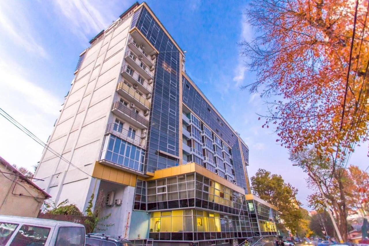 Ultracentral Spacious Apartment キシナウ エクステリア 写真