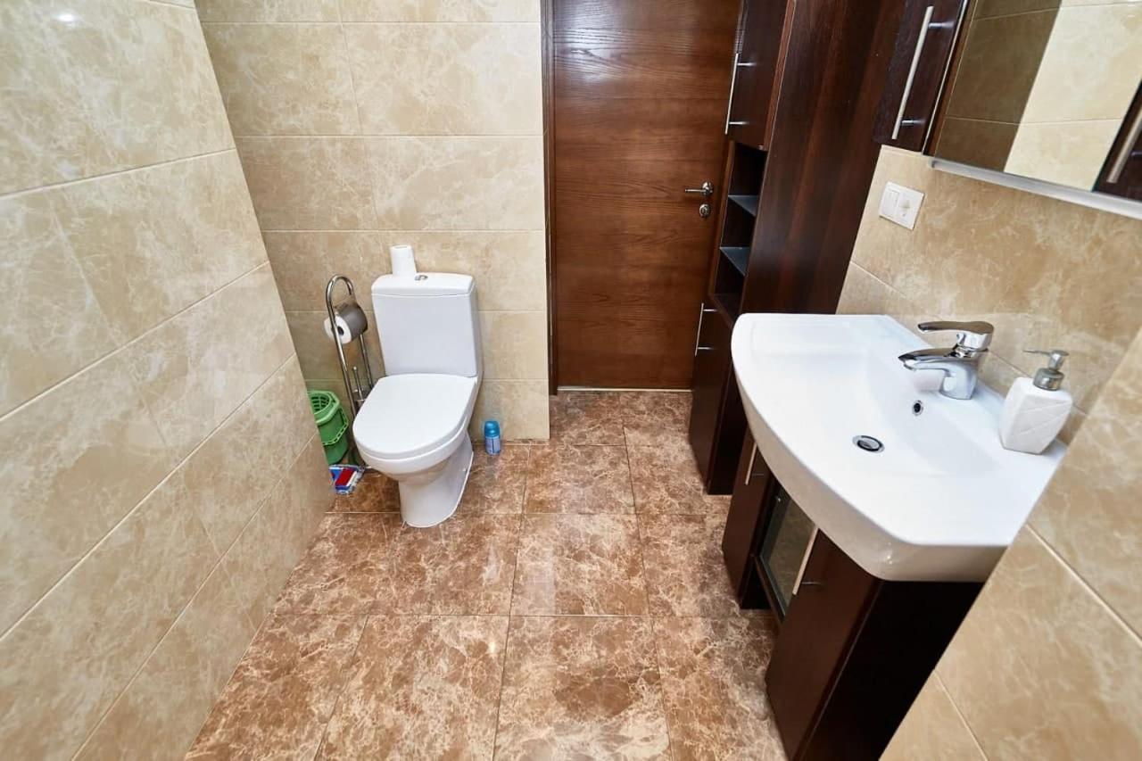 Ultracentral Spacious Apartment キシナウ エクステリア 写真