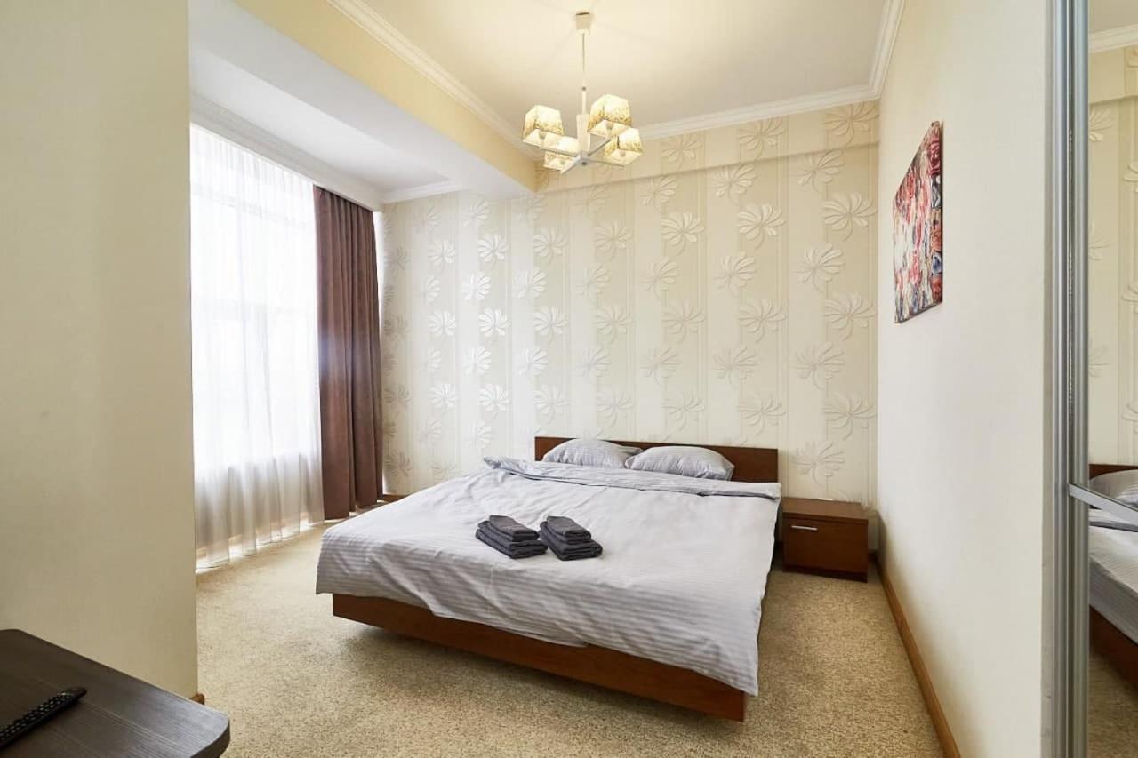 Ultracentral Spacious Apartment キシナウ エクステリア 写真