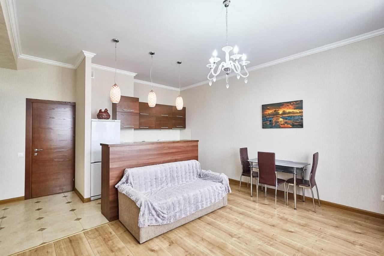 Ultracentral Spacious Apartment キシナウ エクステリア 写真
