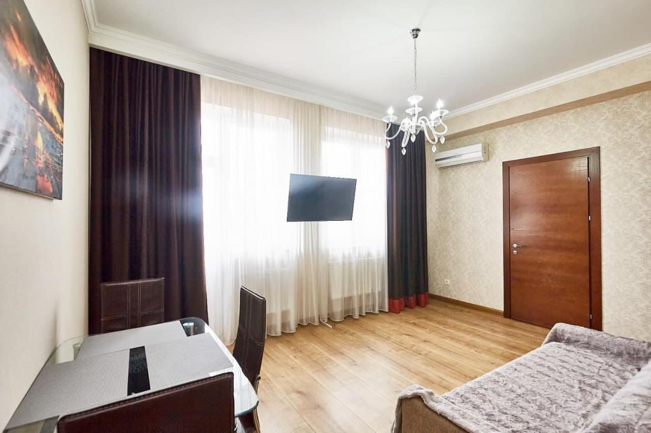 Ultracentral Spacious Apartment キシナウ エクステリア 写真