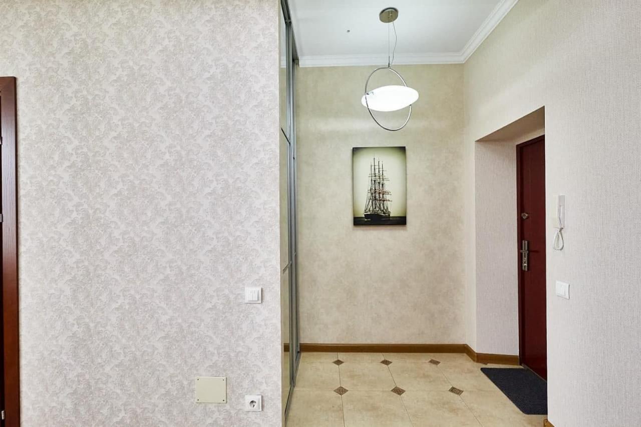 Ultracentral Spacious Apartment キシナウ エクステリア 写真
