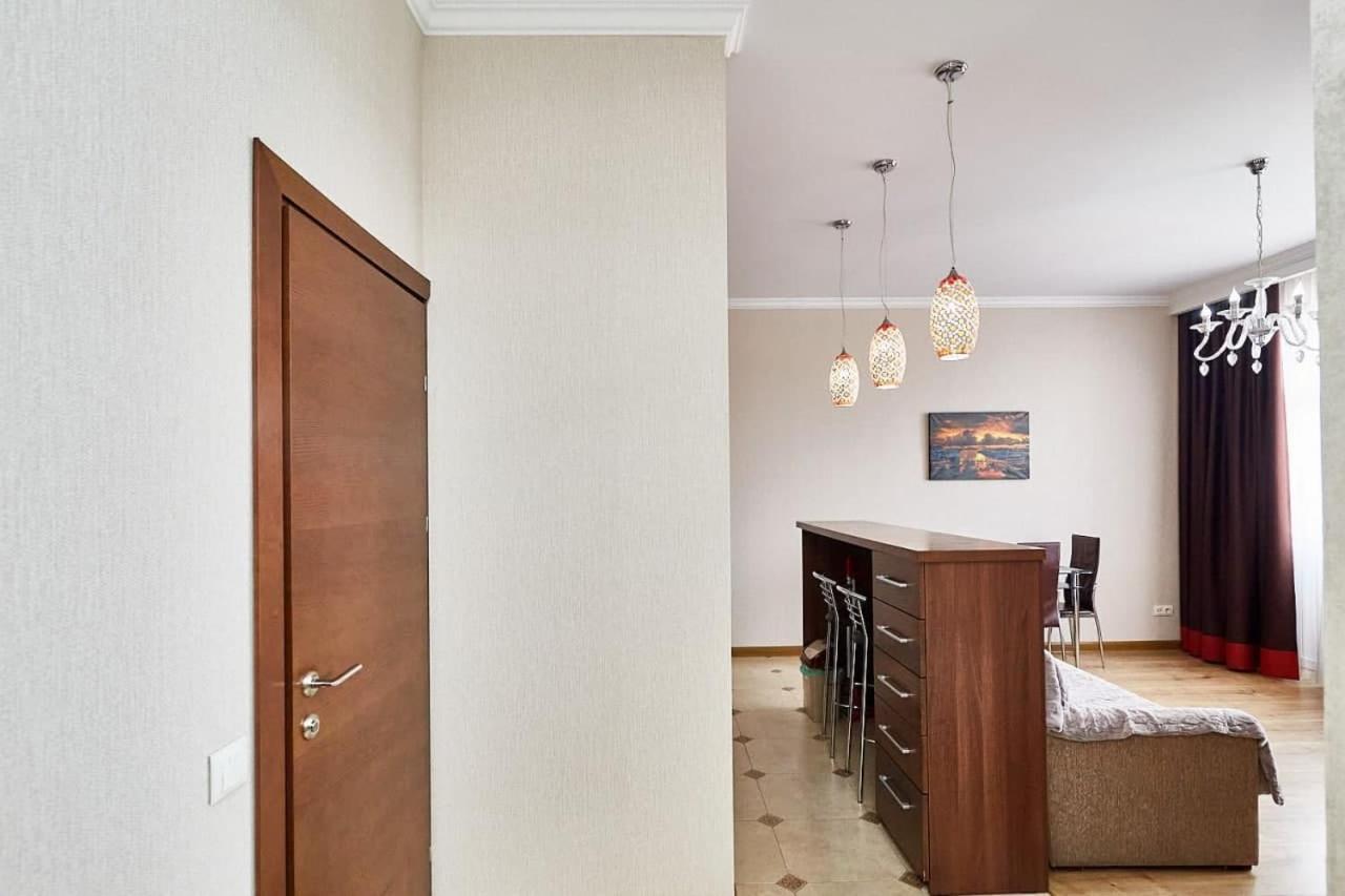 Ultracentral Spacious Apartment キシナウ エクステリア 写真