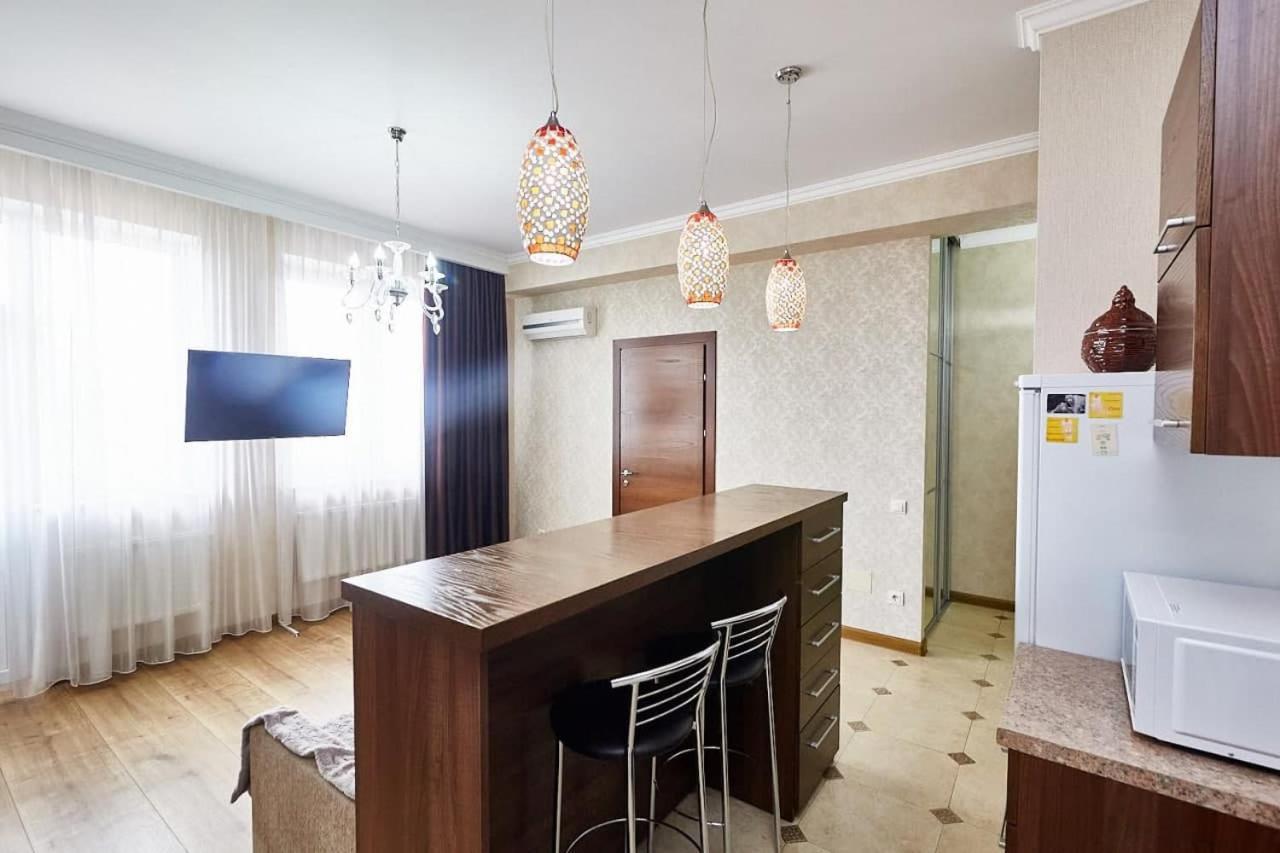 Ultracentral Spacious Apartment キシナウ エクステリア 写真