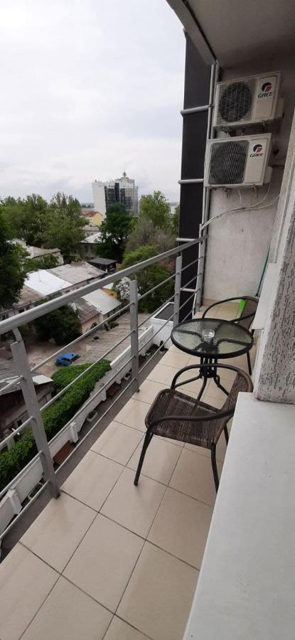 Ultracentral Spacious Apartment キシナウ エクステリア 写真
